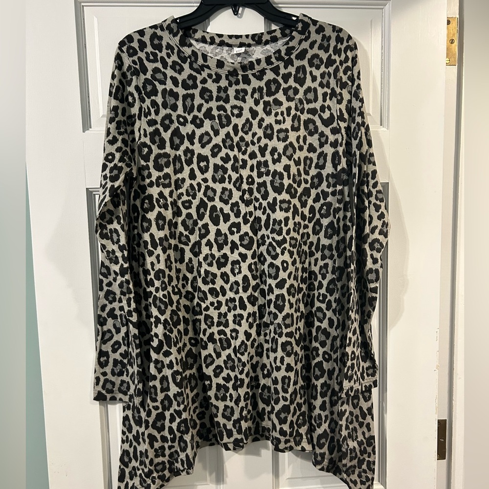 Women’s animal printed cotton tunic size m